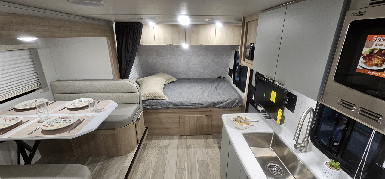 Winnebago Micro Minnie 2100BH