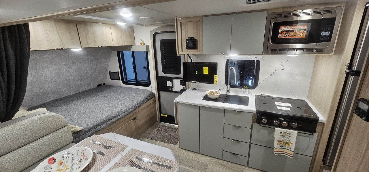 Winnebago Micro Minnie 2100BH