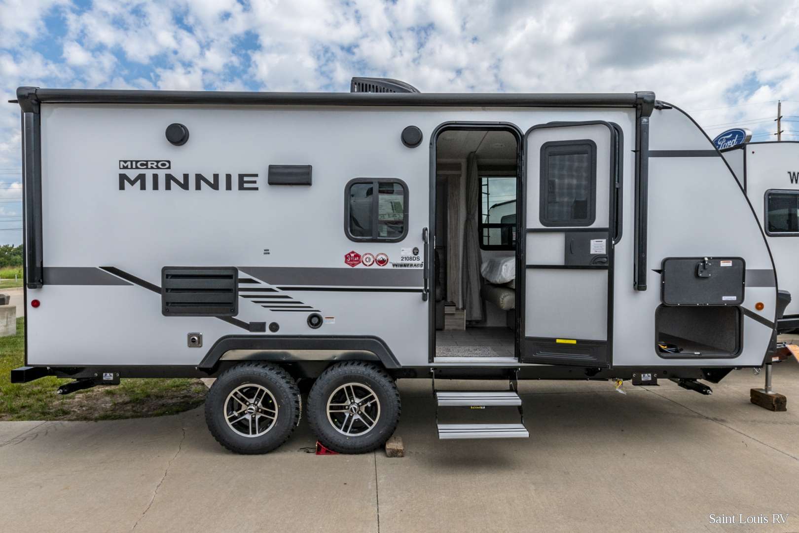 Winnebago Micro Minnie 2106S