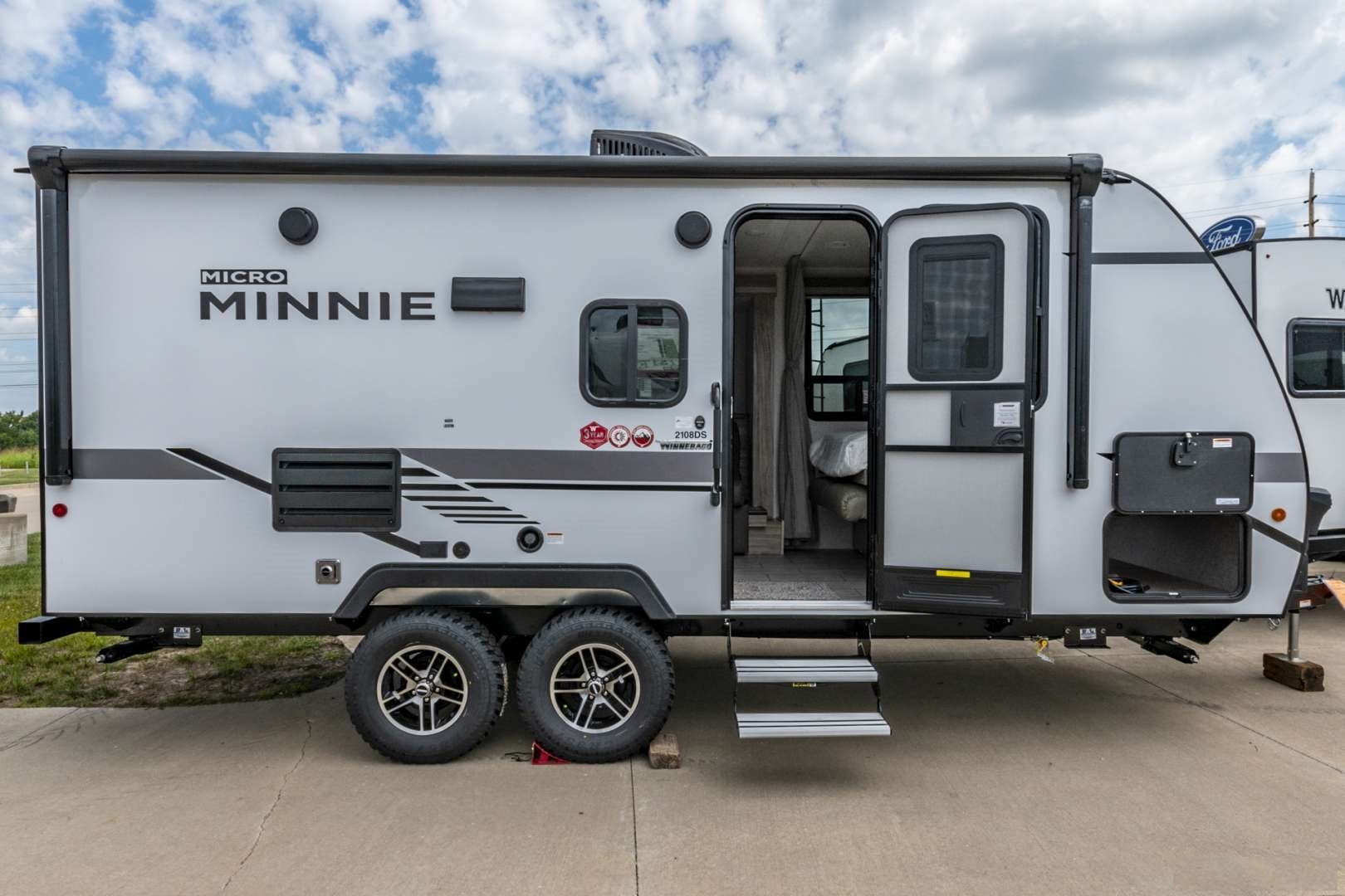 Winnebago Micro Minnie 2106D