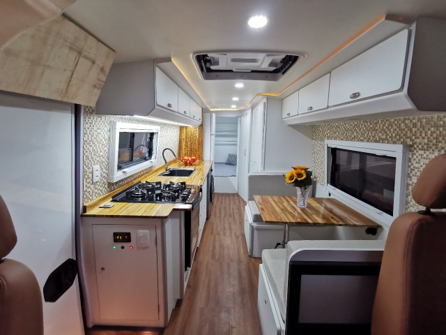 Montagem de Motorhome Luxo Personalizado
