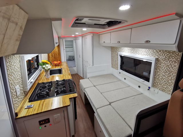 Montagem de Motorhome Luxo Personalizado