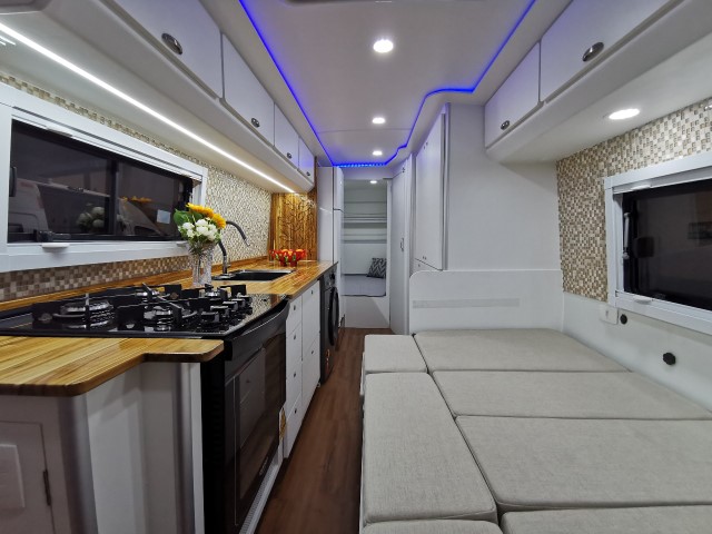 Montagem de Motorhome Luxo Personalizado