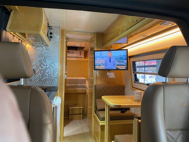 Globe Customs Motorhome Sprinter 416