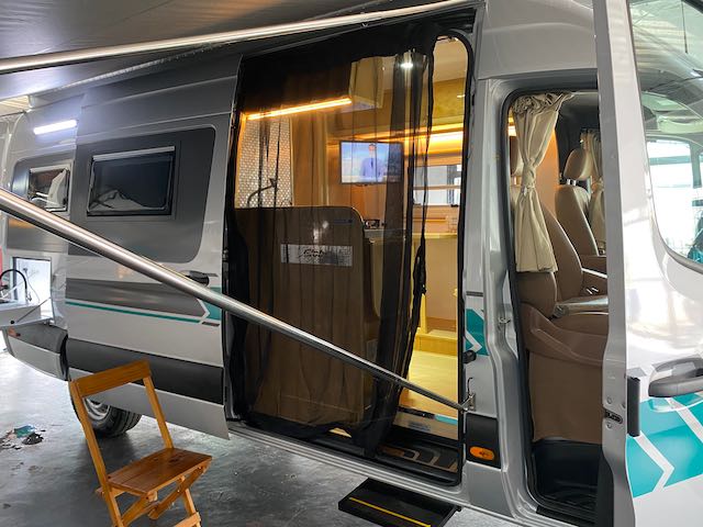Globe Customs Motorhome Sprinter 416