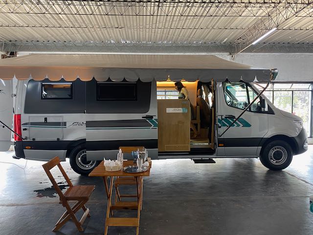 Globe Customs Motorhome Sprinter 416