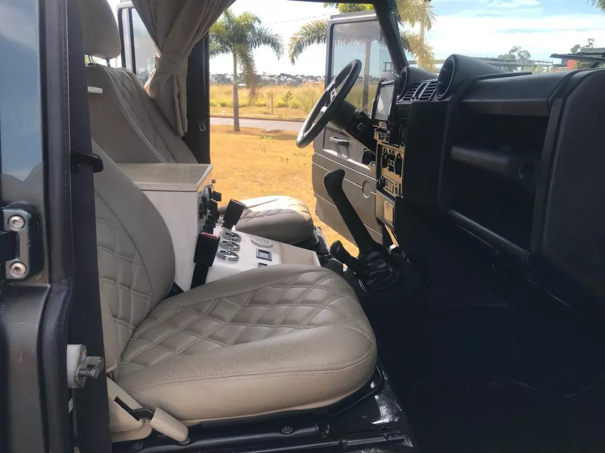 Globe Customs Land Rover Defender