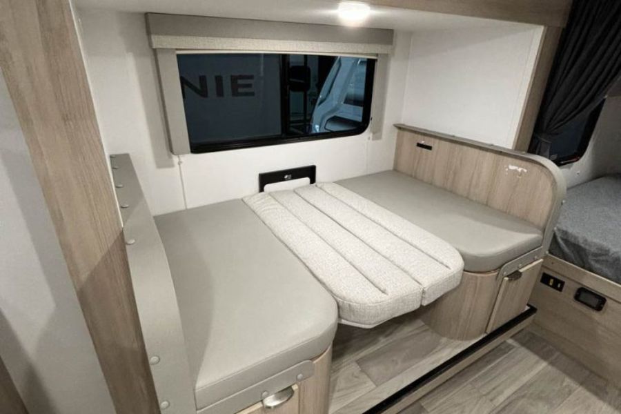 Winnebago Micro Minnie 1821fb