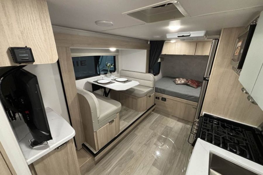 Winnebago Micro Minnie 1821fb