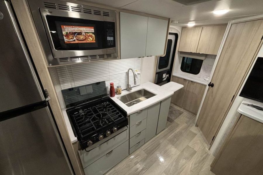 Winnebago Micro Minnie 1821fb