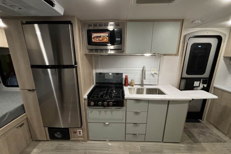 Winnebago Micro Minnie 1821fb