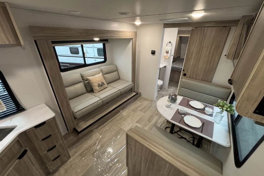 Winnebago Trailer 2326rk