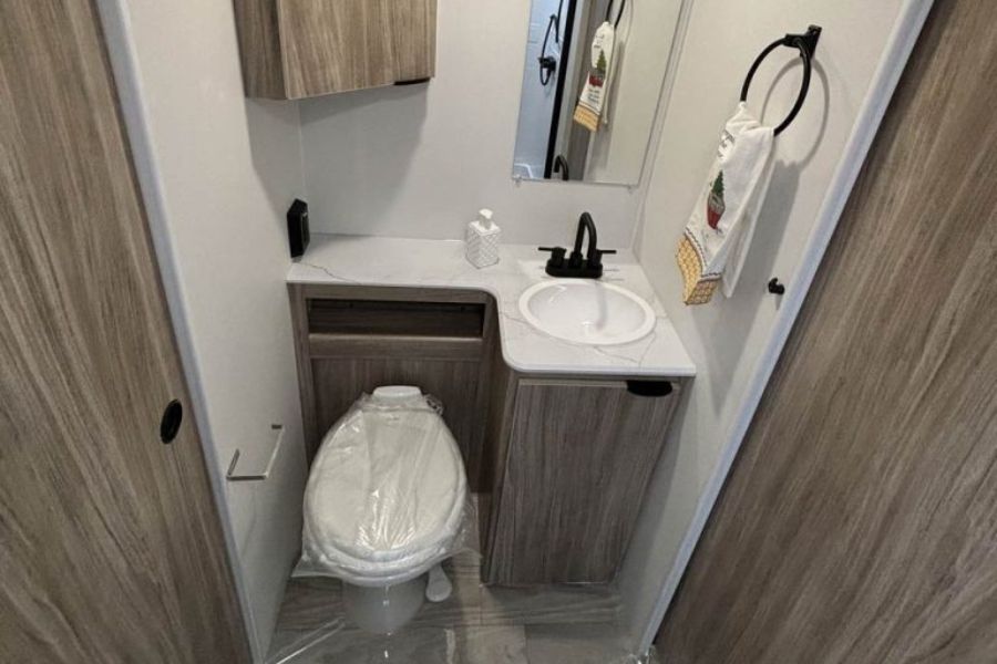 Winnebago Trailer 2326rk