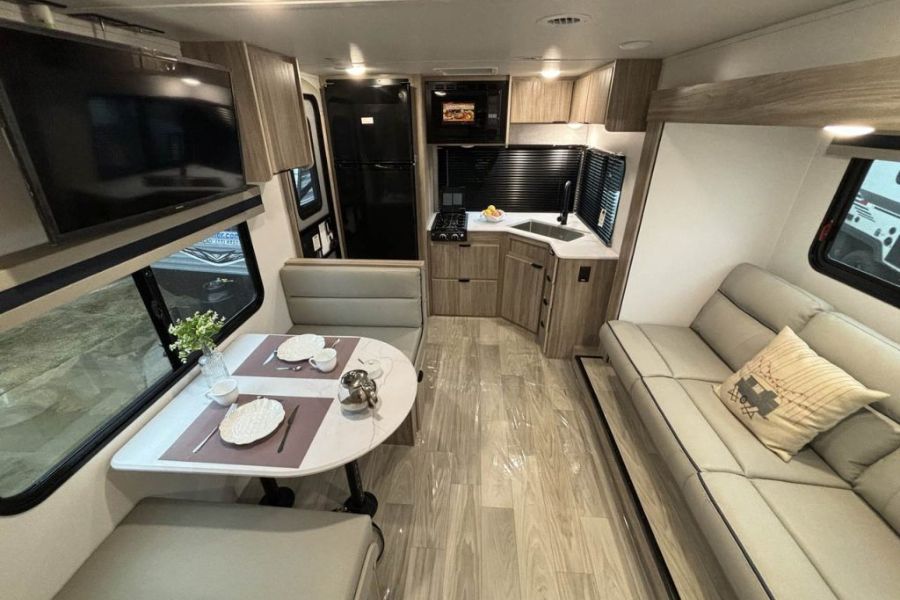 Winnebago Trailer 2326rk