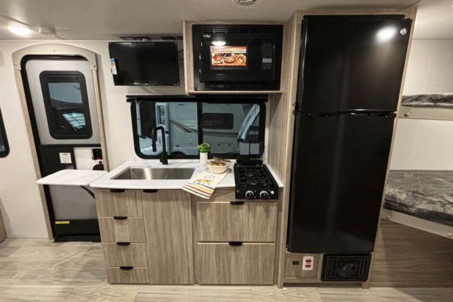 Winnebago Trailer 2326mbbh