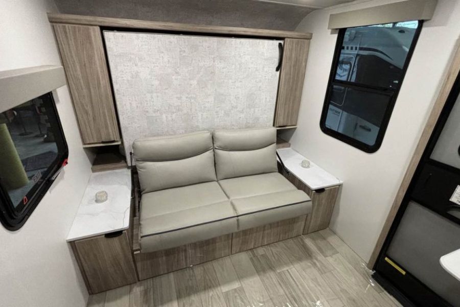 Winnebago Trailer 2326mbbh