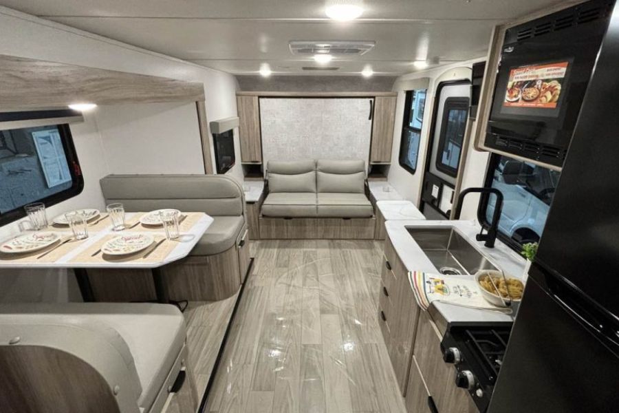 Winnebago Trailer 2326mbbh