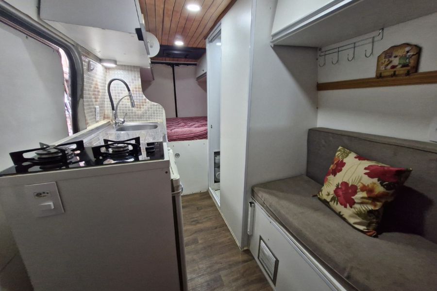 Motortrailer Furgão
