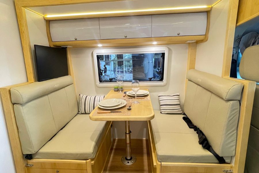 Globe Motorhomes IVECO Dayli Hi-Matic 55-180