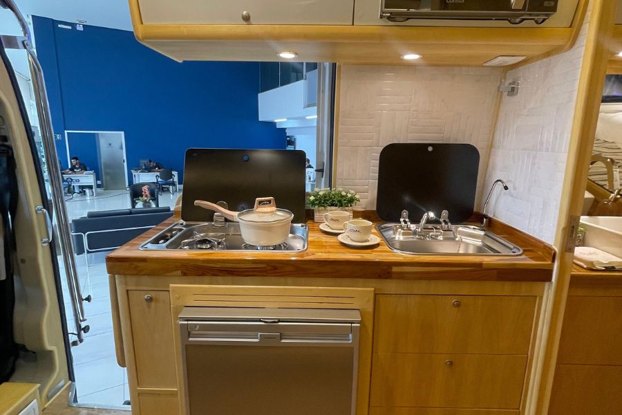 Globe Motorhomes IVECO Dayli Hi-Matic 55-180