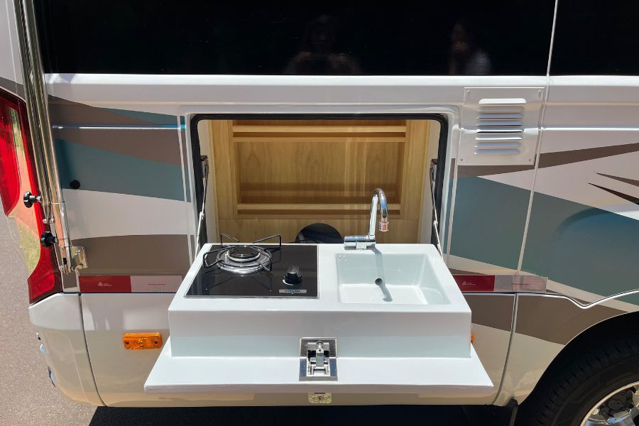 Globe Motorhomes IVECO Dayli Hi-Matic 55-180